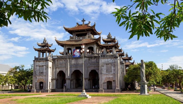 Nhà thờ đá Phát Diệm
